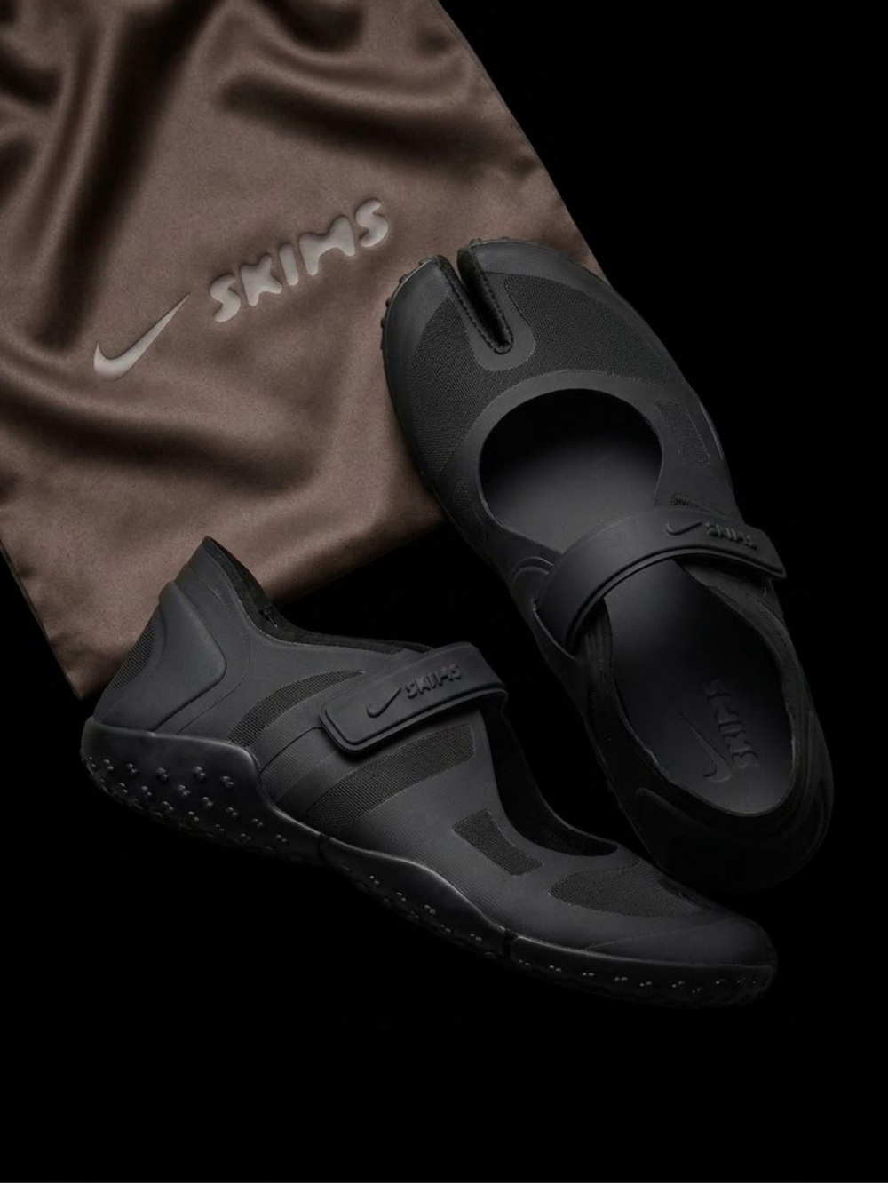 Nike x SKIMS Rift Mesh Split Toe in the sold-out Black Onyx